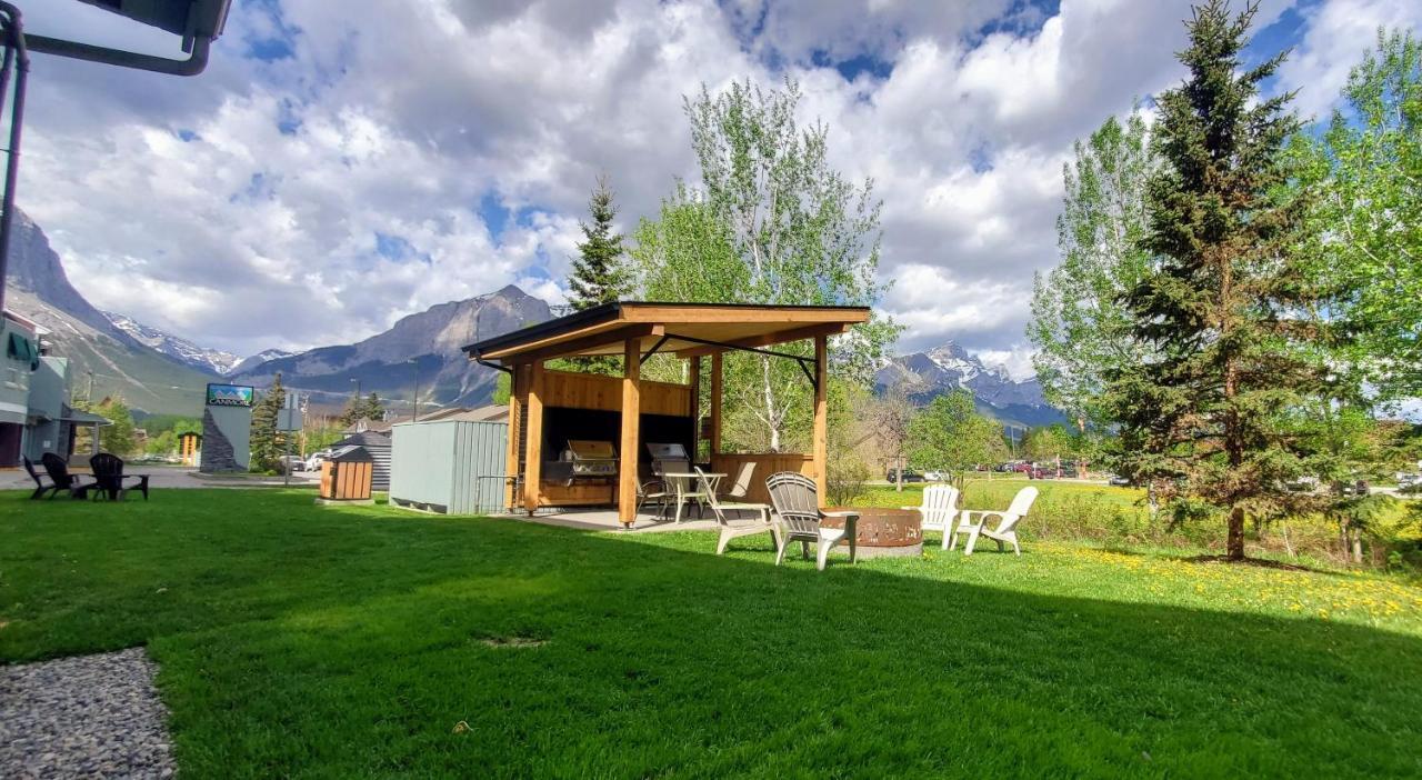 Sunset Mountain Inn Canmore Zewnętrze zdjęcie
